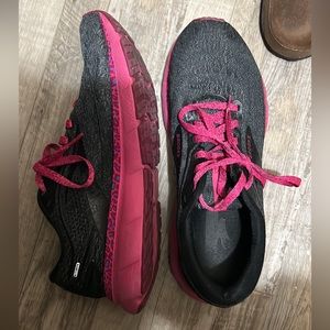 Brooks size 10